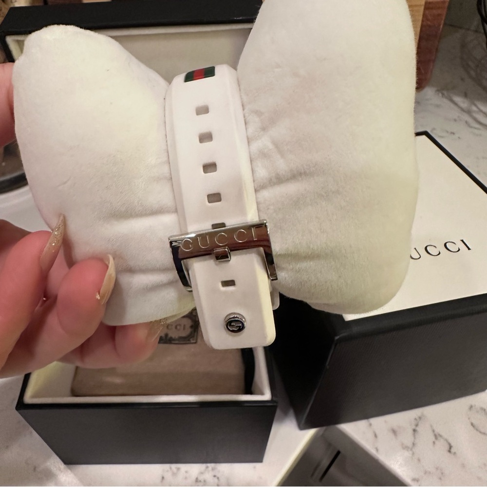 Gucci Sync Sport Watch with White Rubber Logo Band Unisex Stainless Steel - Picture 4 of 16